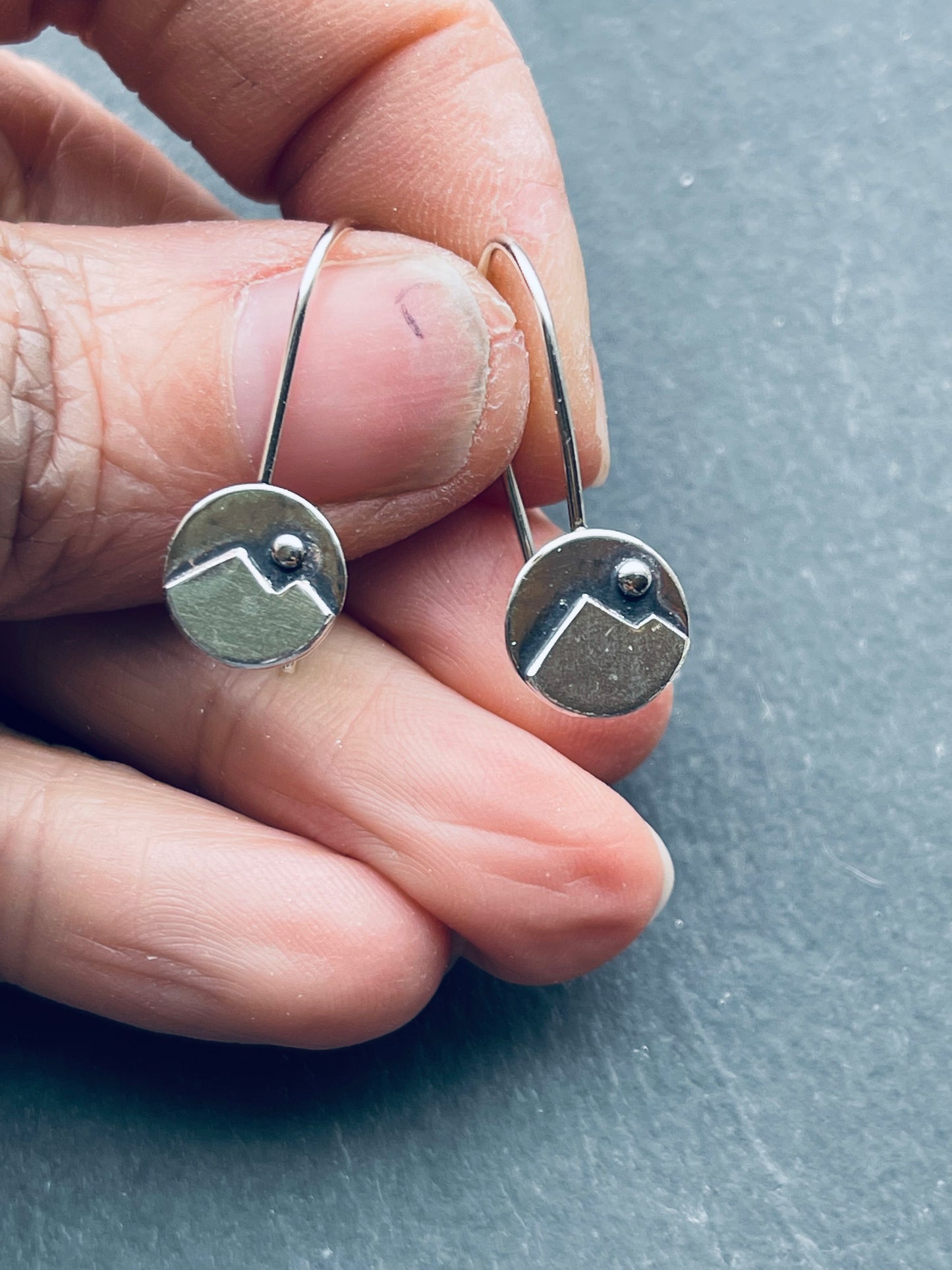 Mini circle mountain earrings
